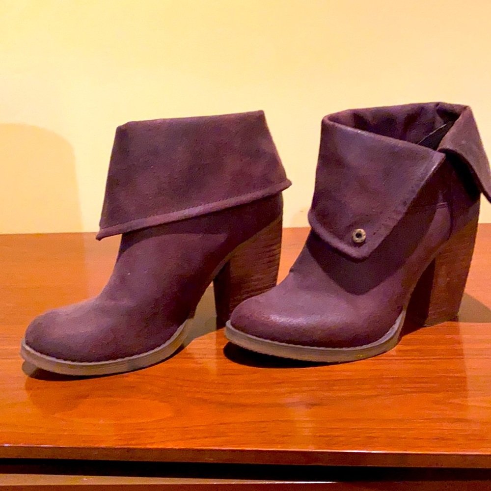 Perfect, brown fall booties